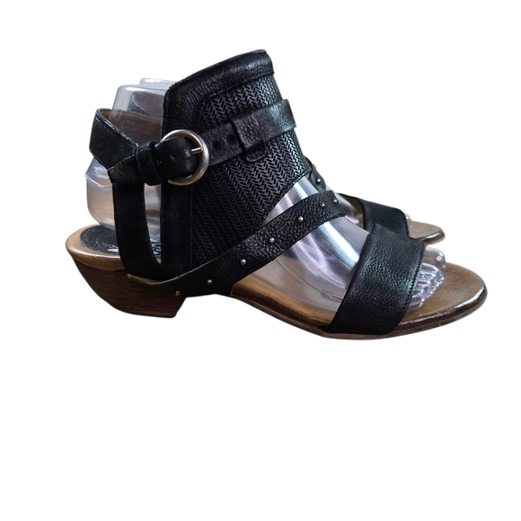Miz Mooz Cape Black Ankle Zip Sandals Heels - Picture 1 of 13